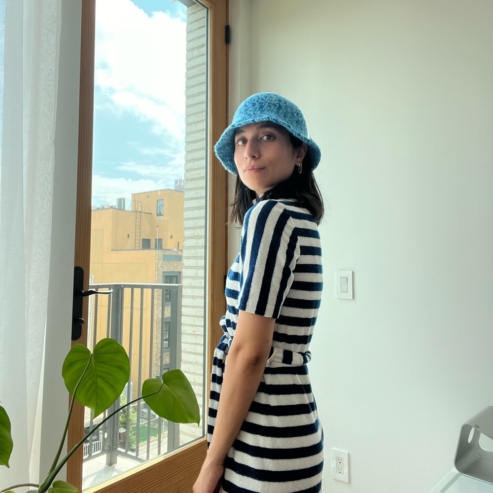 Thrifted terry cloth jumper, approx size S-M. Perfect for a beach or lake day 🥰